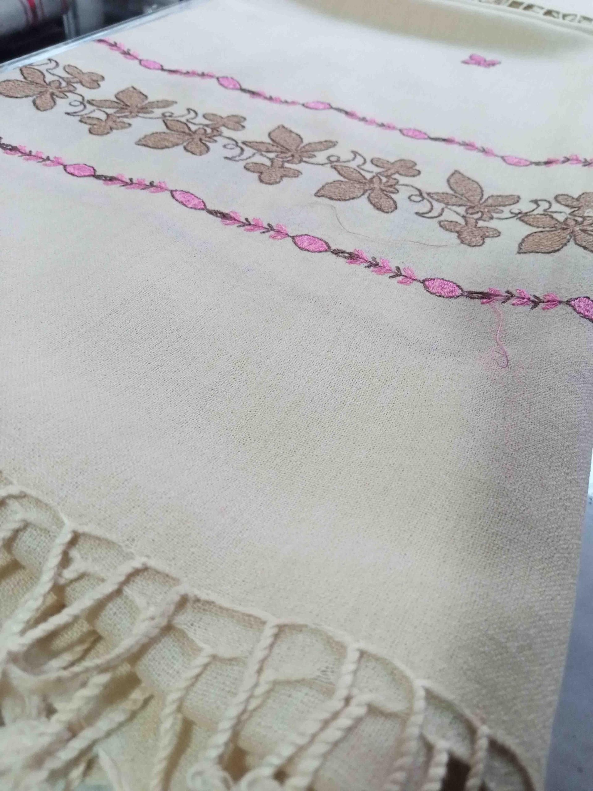 Ladies FSWS-04 Swati woolen Shawls - Image 4