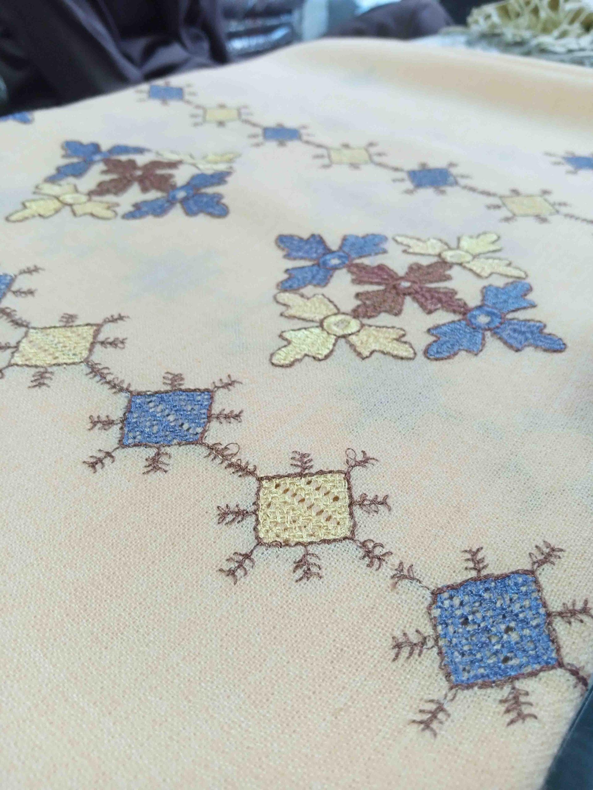 Ladies FSWS-05 Swati woolen Shawls - Image 4